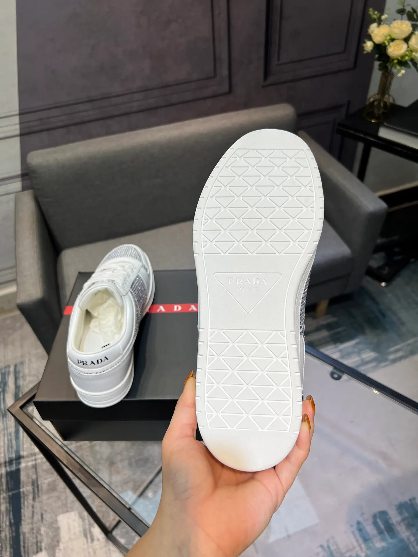Men's shoes 💰660【PRADA】Prada ——High-end quality Original order ——Upper: 🔝Full calfskin, hot-drilling process, external seaming process of shoe collar, air-pressure brand logo on shoe body ——Inner lining: water-dyed cowhide ——Outsole: TPU molded outsole Super high quality control·Fine workmanship: highlighted (high-end·luxury·grade) -Size: 38-44 (45, 46, can be customized)